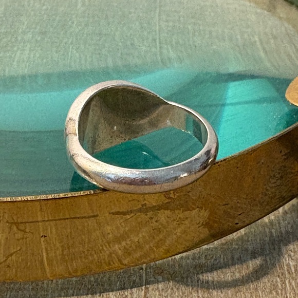 Tiffany & Co. Return to Tiffany Oval Signet Ring in Silver - Picture 7 of 9